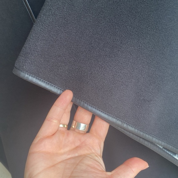 🤍 Reversible Fleece Cape - Picture 3 of 6